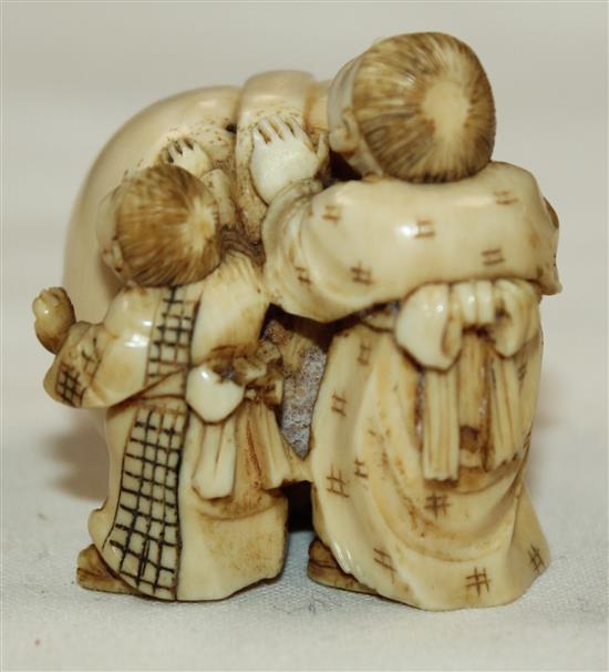 A Japanese ivory netsuke, Meiji period, 3.7 cm